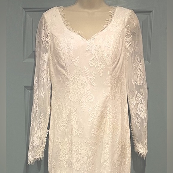 Ivory Lace Wedding dress - Picture 3 of 12